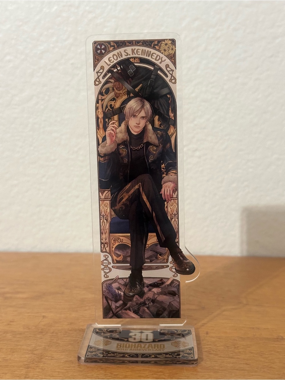 Resident evil Leon Kennedy stand up figure